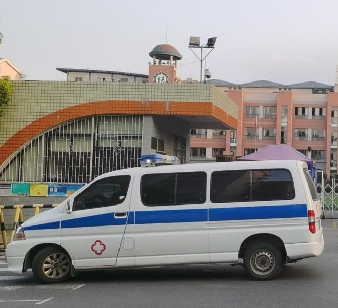 祁门救护车出租护送骨折病人一公里多少钱